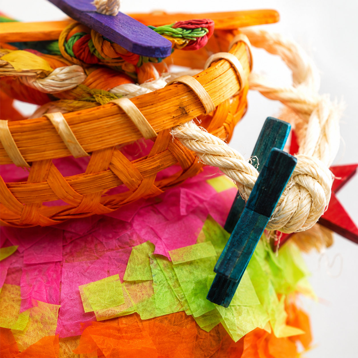 2247 Round Foraging Star Piñata - Bonka Bird Toys