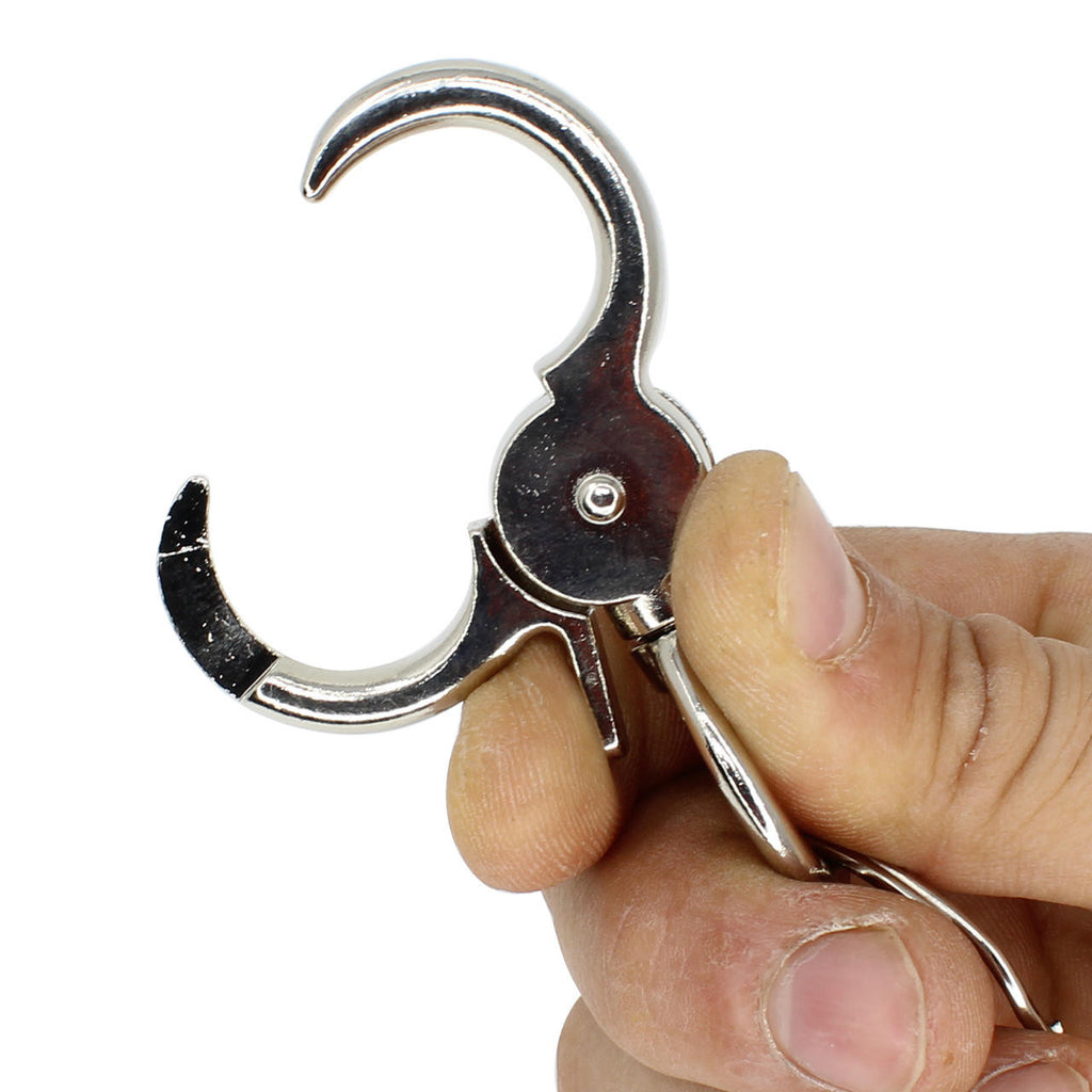 The 1321 Pk3 Key Claw Chain Ring from Bonka Bird Toys is a durable and very useful  bird safe claw ring. These claw rings have a wonderful highly reflective silver color finish, are 100% bird safe and can be used for so many different things.